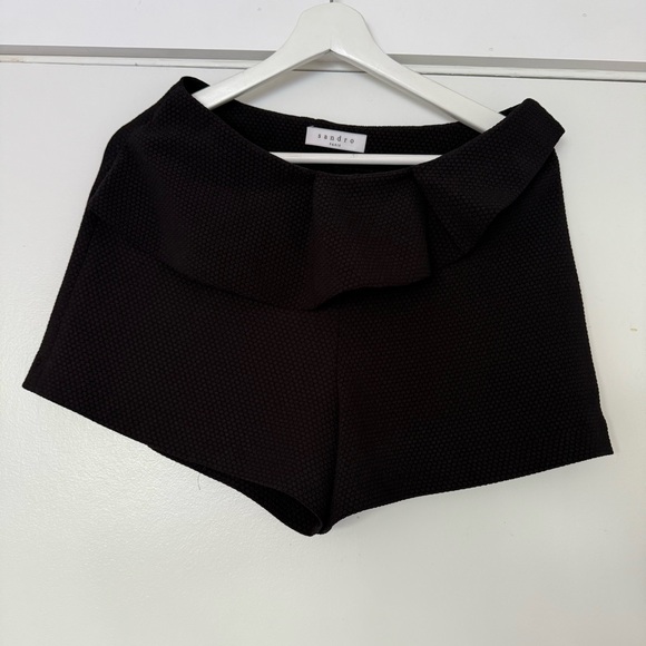 Sandro Paris Ruffled Textured Shorts in BLACK/Polyester S/ EU38 Great Condition - Picture 2 of 8